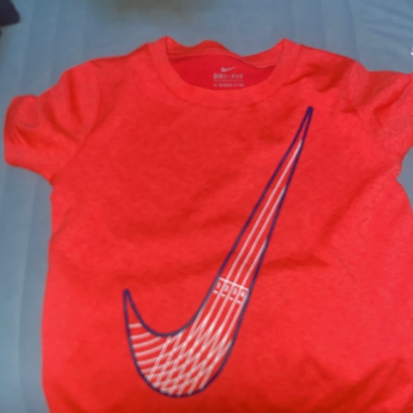 A bundle of shirts and a cardigan for a toddler boy - Picture 4 of 5